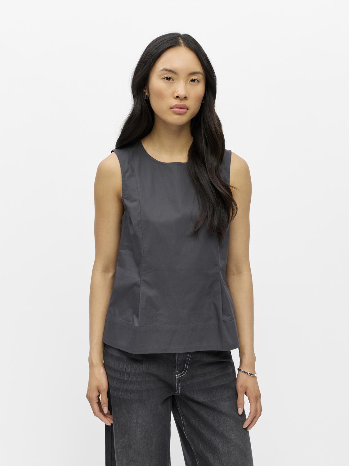 model_shot-front